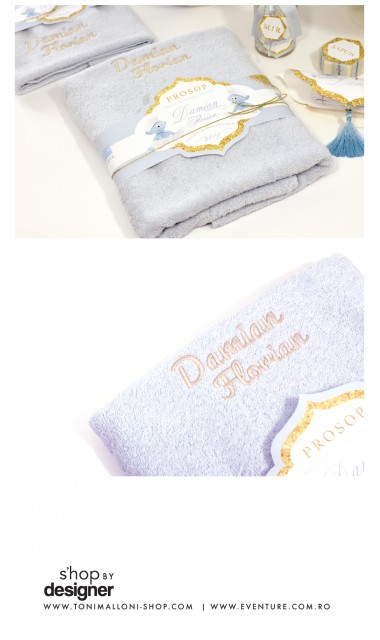 Trusou de botez brodat pentru baieti cu strumf in bleu si gold, Bebe Smurf 2